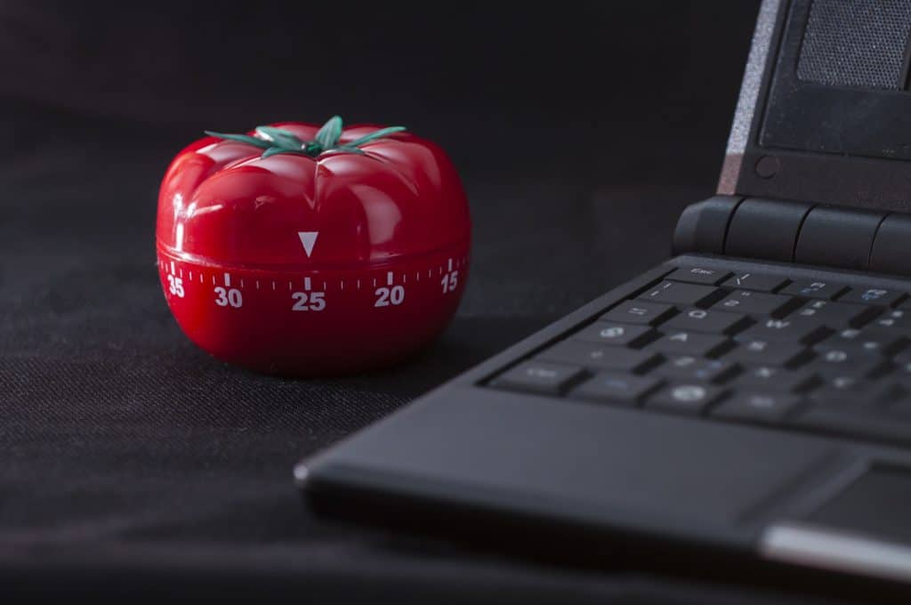 Minuterie de cuisine pour cuisiner et travailler