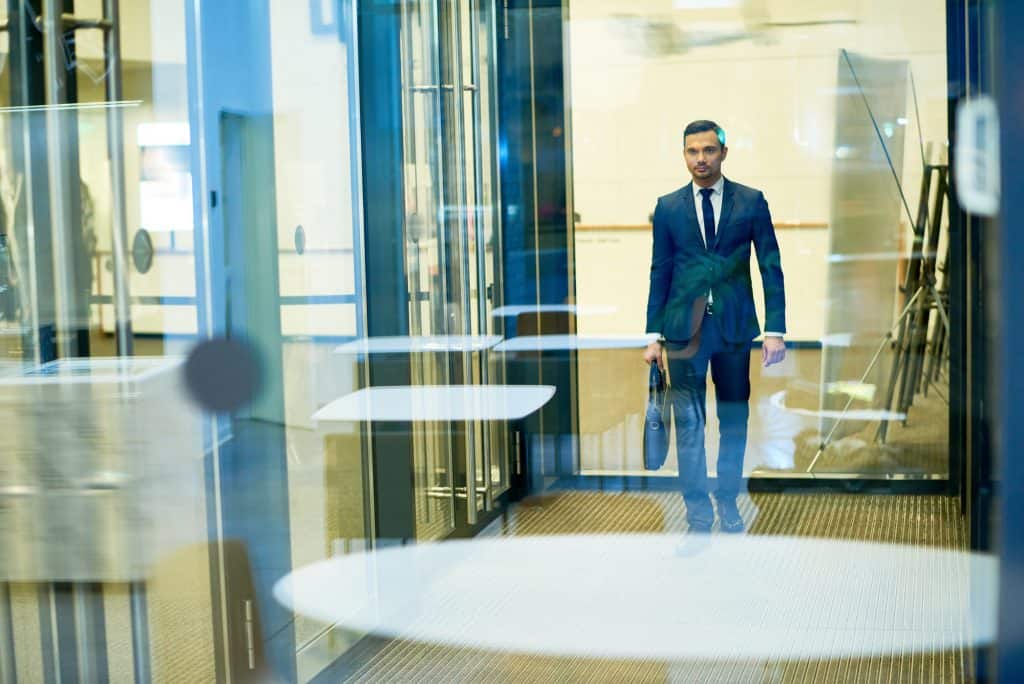 5 Bad Leadership Habits To Leave Behind